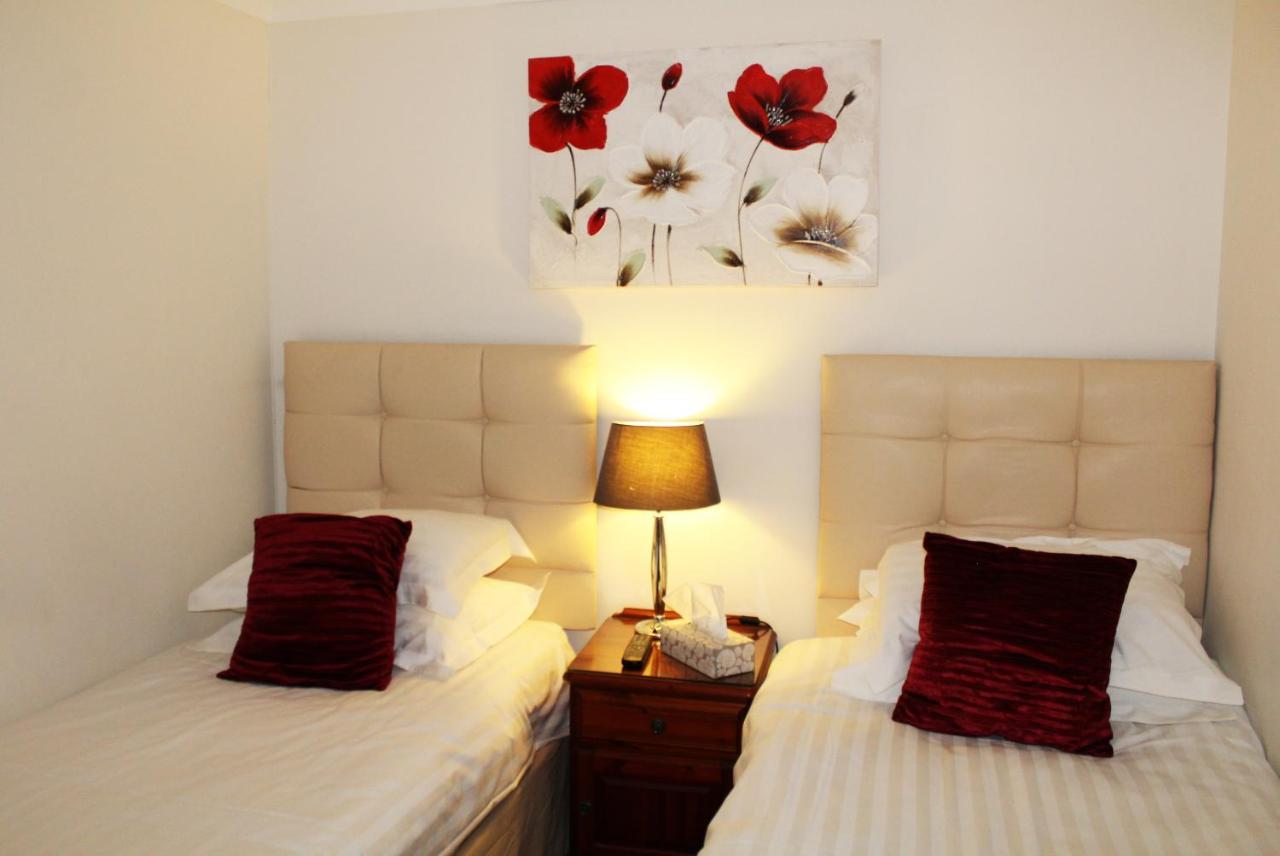 The Lion Hotel Buckden  Ngoại thất bức ảnh